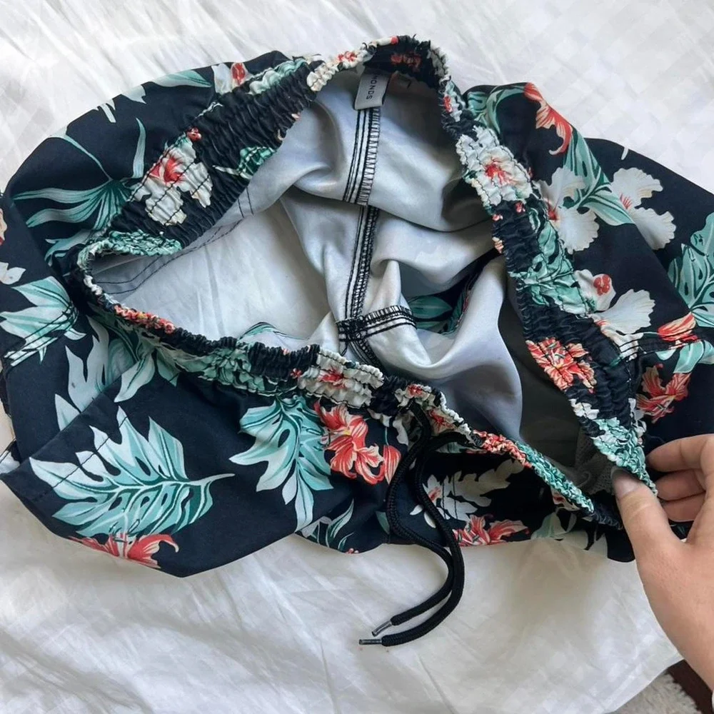 Stylish 7Diamonds men's swim trunks featuring a bold tropical print | Size L